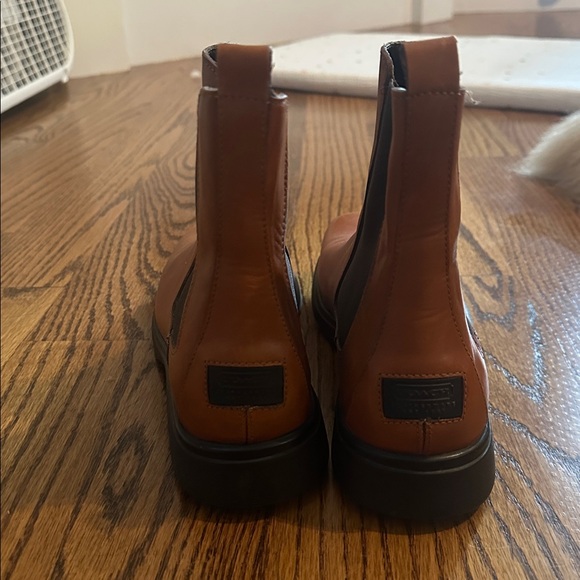 Coach Tan Leather Chelsea Boots with Black Elastic Panels - Picture 2 of 3